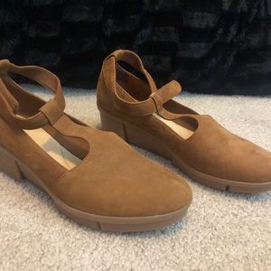 Clark’s Suede Maryjane Pumps 9.5
